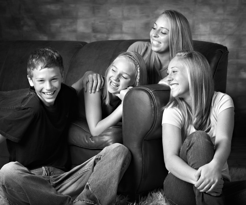 How to Survive a Family Portraits Session: 3 Family Photo Poses