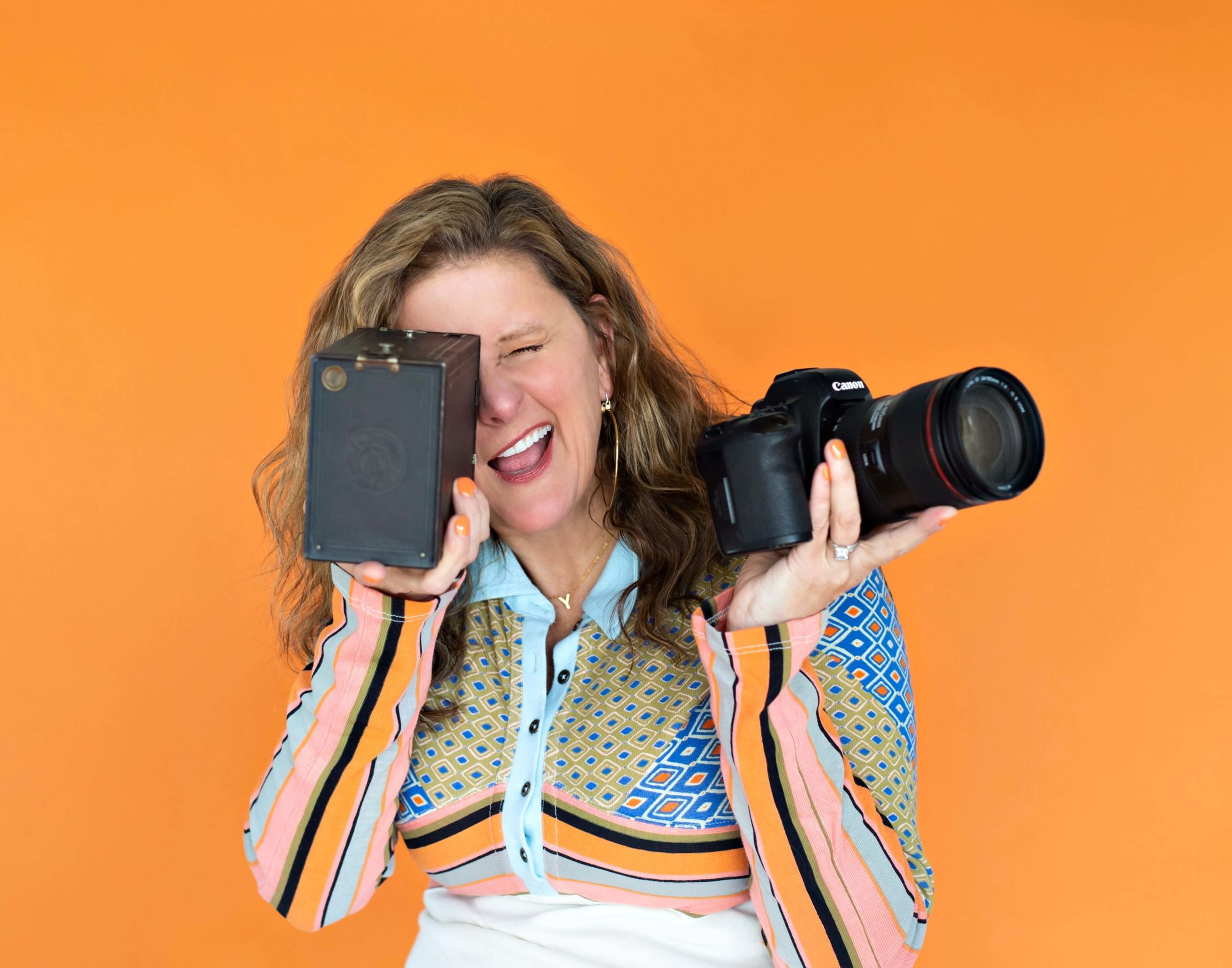 Sarah Petty Photography Studio Holding Canon Camera Professional